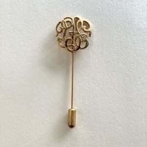 Elegant Gold Stick Pin
